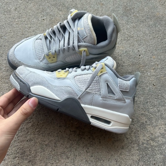 Womens Jordan 4 Retro SE Craft Photon Dust - Picture 2 of 8